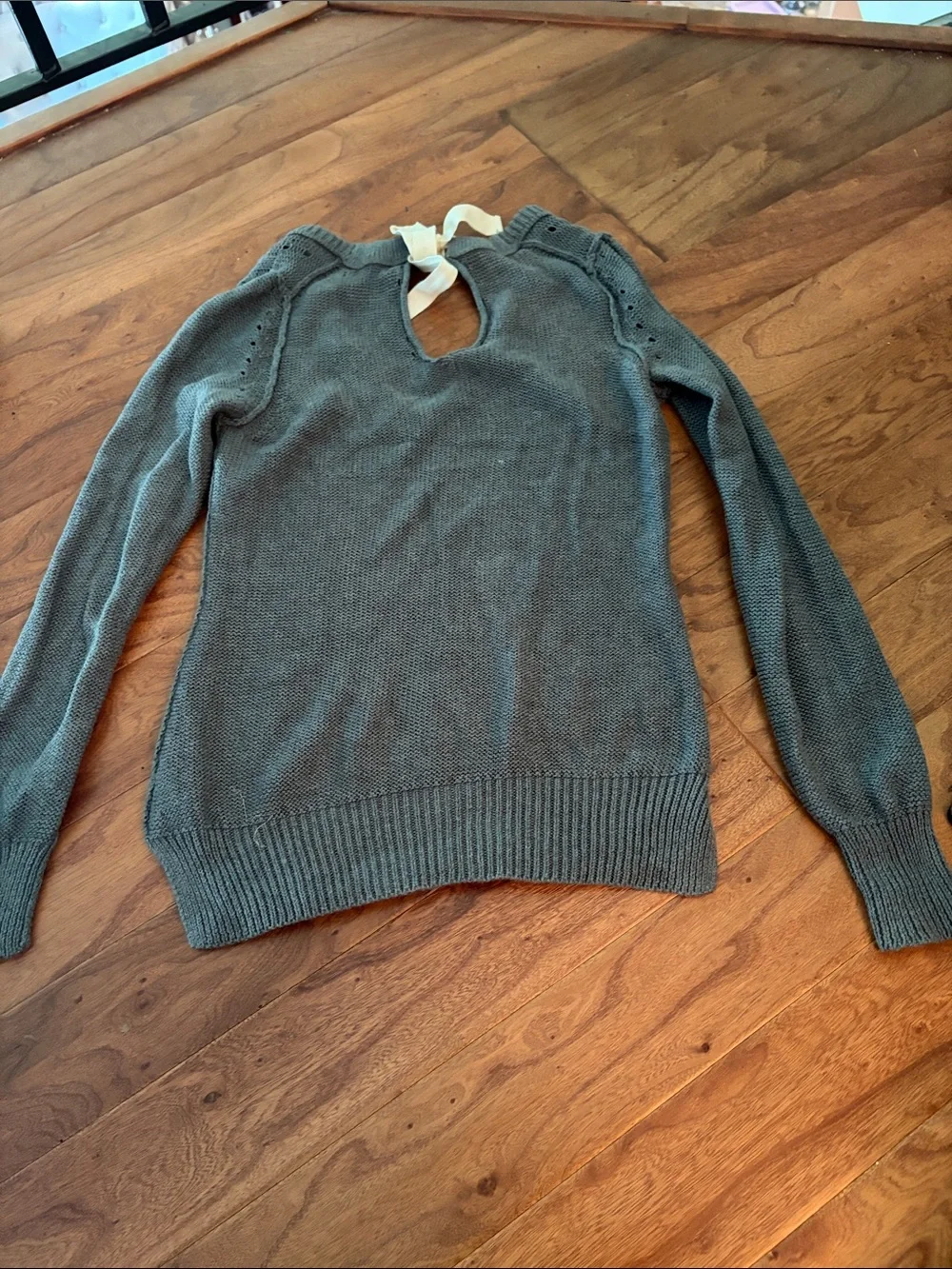Banana Republic Grey Chunky Cable Knit V-Neck Sweater Bow Tie Size Small